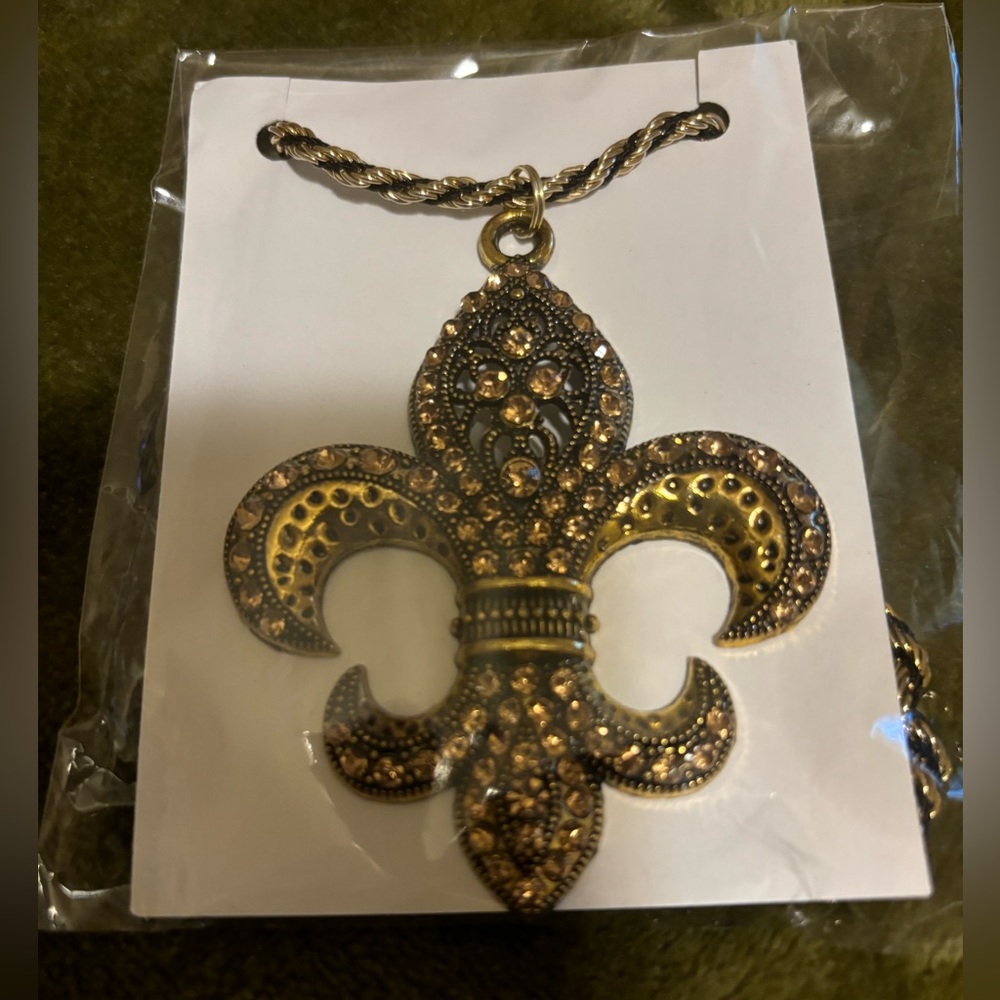 Gold tone Rhinestone Fleur di Lis Necklace with rope chain